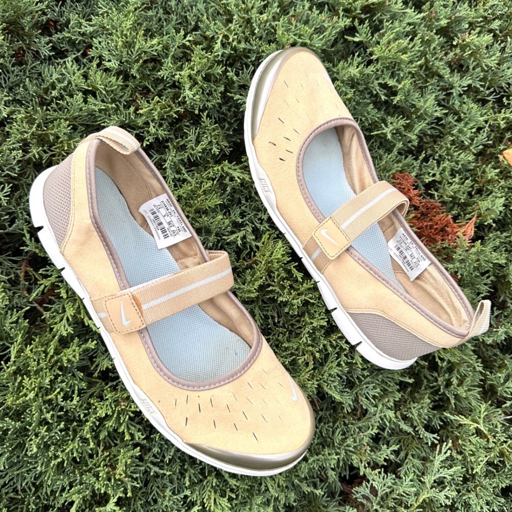 Vintage Nike Free Y2K Style Mary Jane Beige Silver Sneakers Women's Size 7.5